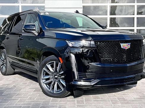 Used 2024 Cadillac Escalade Sport Platinum image 3
