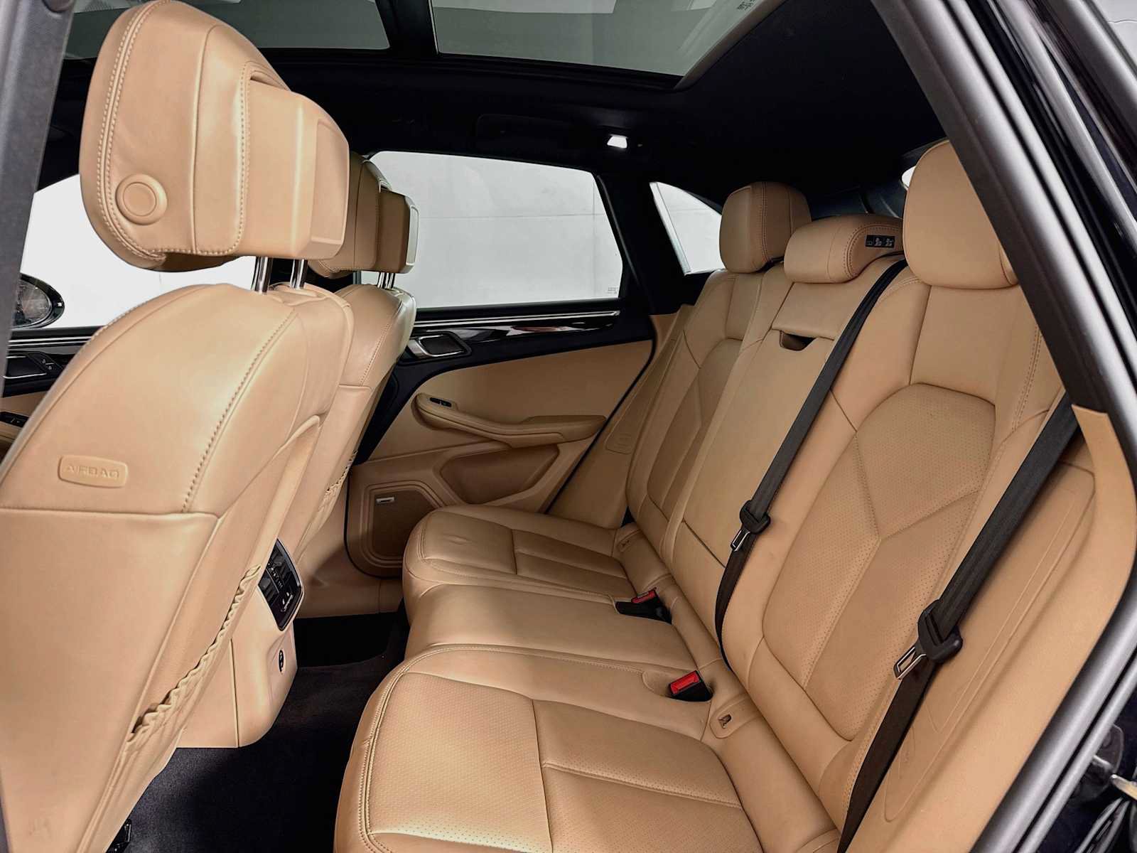 Used 2022 Porsche Macan AWD/4WD image 23