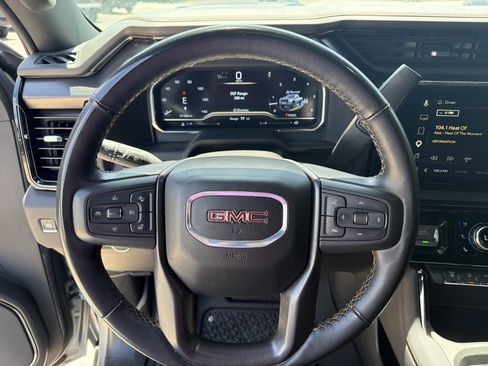 Used 2025 GMC Sierra 2500 AT4 w/ AT4 Premium Plus Package AWD/4WD image 11