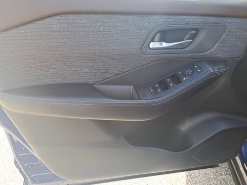 Certified 2023 Nissan Rogue SV image 17