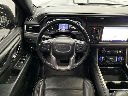 Used 2021 GMC Yukon Denali w/ Denali Premium Package image 27