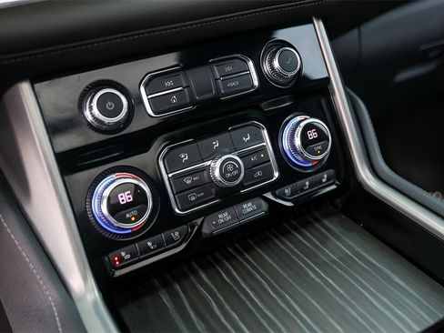 Used 2021 GMC Yukon Denali image 20