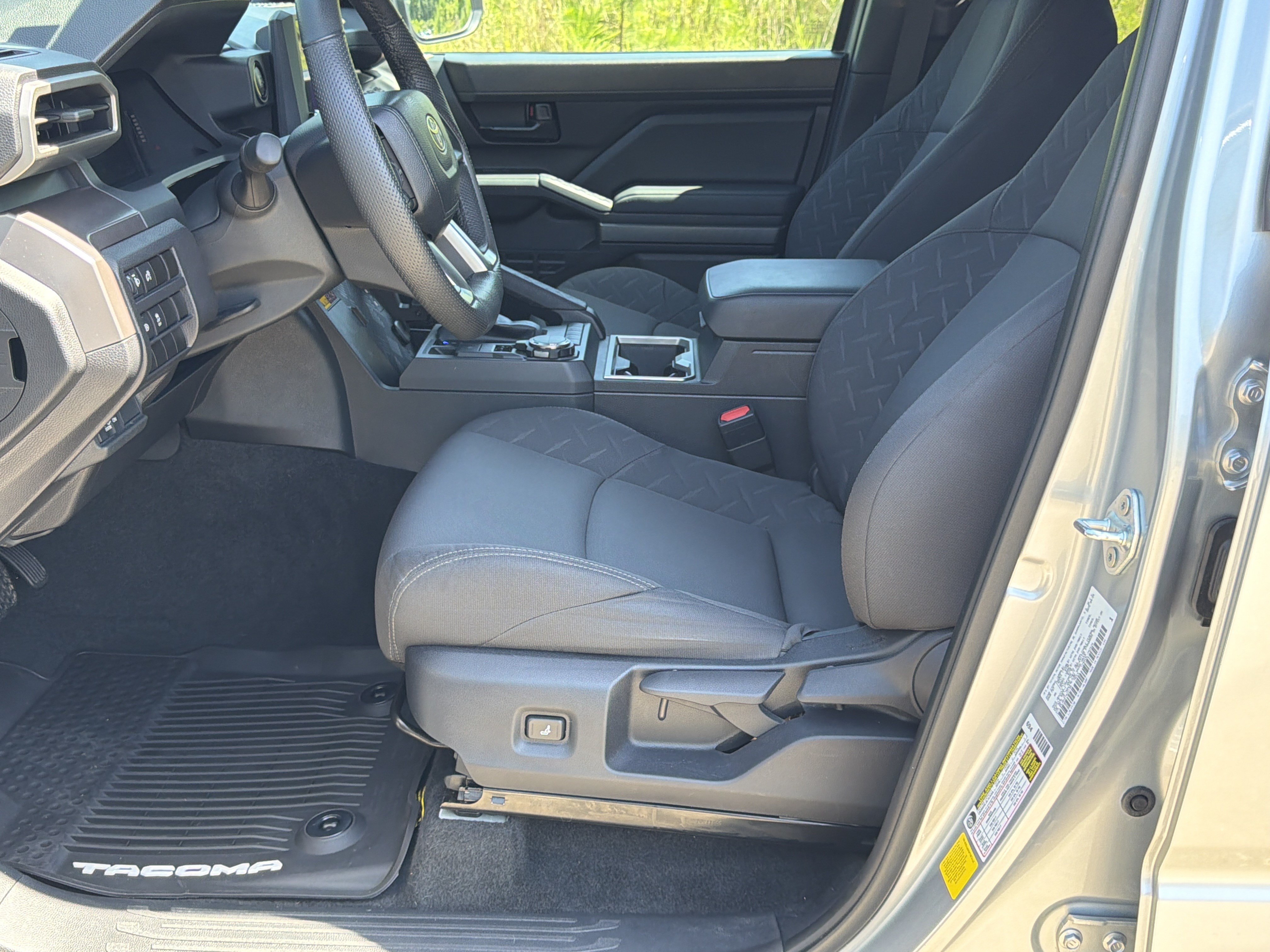 Used 2024 Toyota Tacoma SR5 AWD/4WD image 9