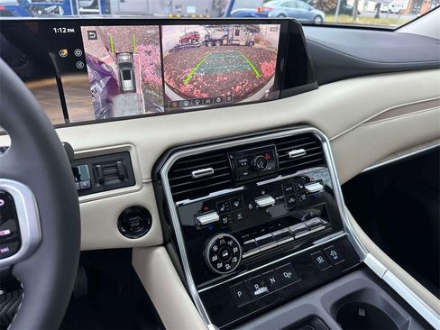 New 2025 Nissan Armada Platinum Reserve image 30