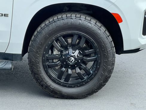 Used 2021 Chevrolet Tahoe Z71 w/ Luxury Package AWD/4WD image 16