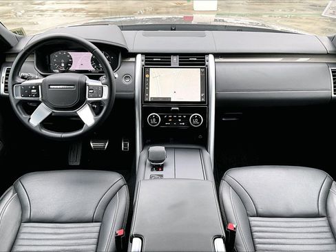 Used 2024 Land Rover Discovery Metropolitan Edition image 16