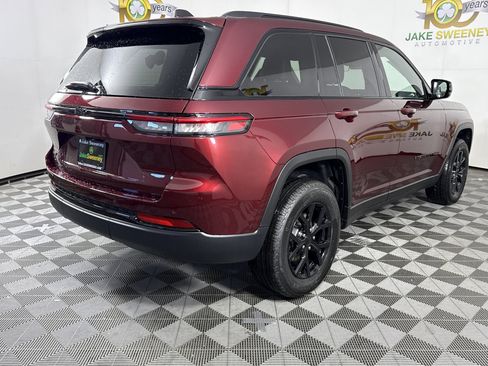 New 2025 Jeep Grand Cherokee Altitude image 10