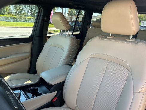 Used 2024 Jeep Grand Cherokee Limited w/ Luxury Tech Group II image 25