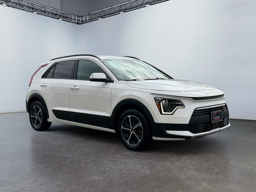 Used 2023 Kia Niro EX FWD image 3