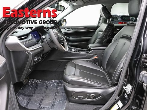 Used 2023 Jeep Grand Cherokee L Limited AWD/4WD image 13