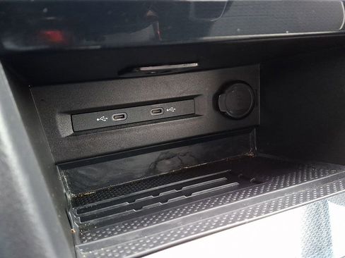 Used 2025 Volkswagen Taos SE image 23