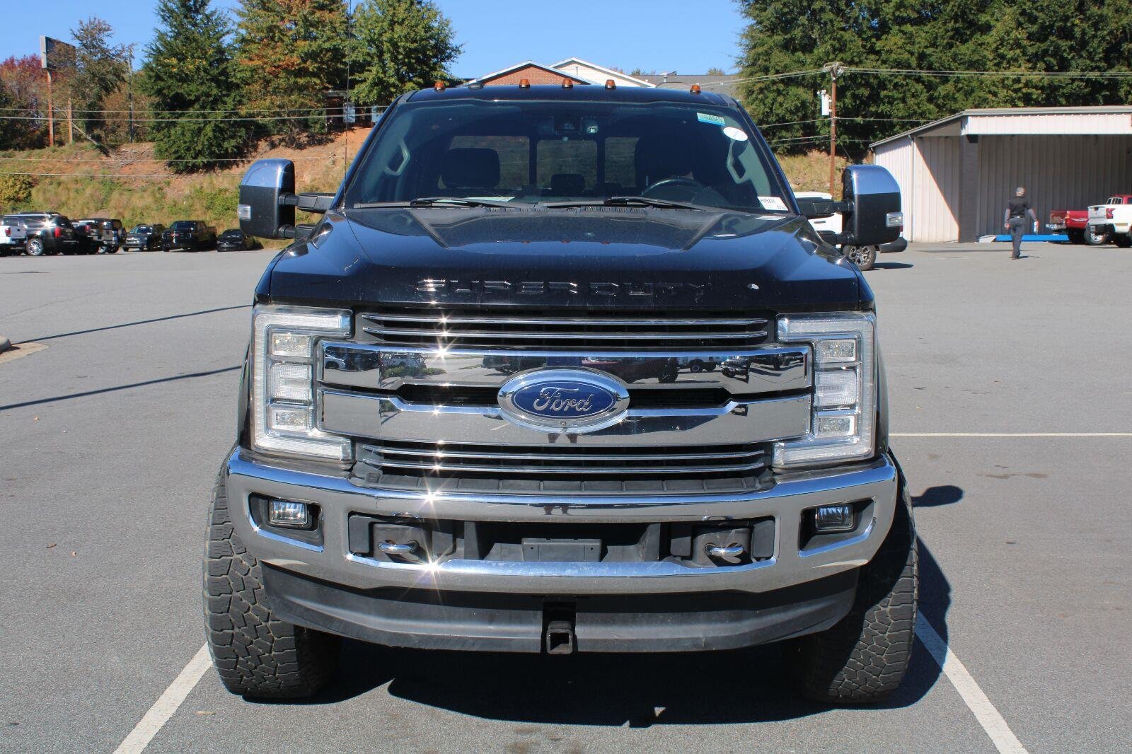 Used 2017 Ford F250 Lariat w/ Lariat Ultimate Package AWD/4WD image 2