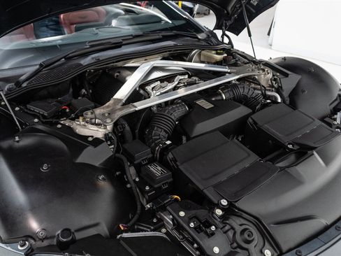 Used 2021 Aston Martin V8 Vantage Roadster RWD image 59