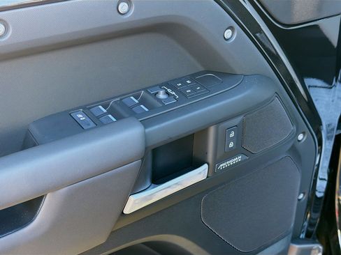 New 2026 Land Rover Defender 110 X-Dynamic SE AWD/4WD image 21