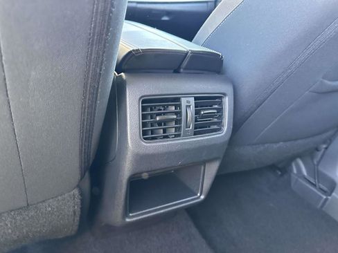 Used 2025 Nissan Rogue S image 10