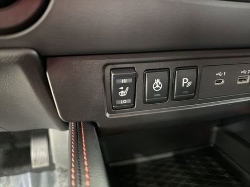 Used 2025 Nissan Frontier PRO-4X w/ Pro Convenience Package image 29