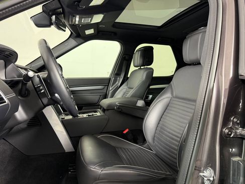 Used 2023 Land Rover Discovery S R-Dynamic image 4