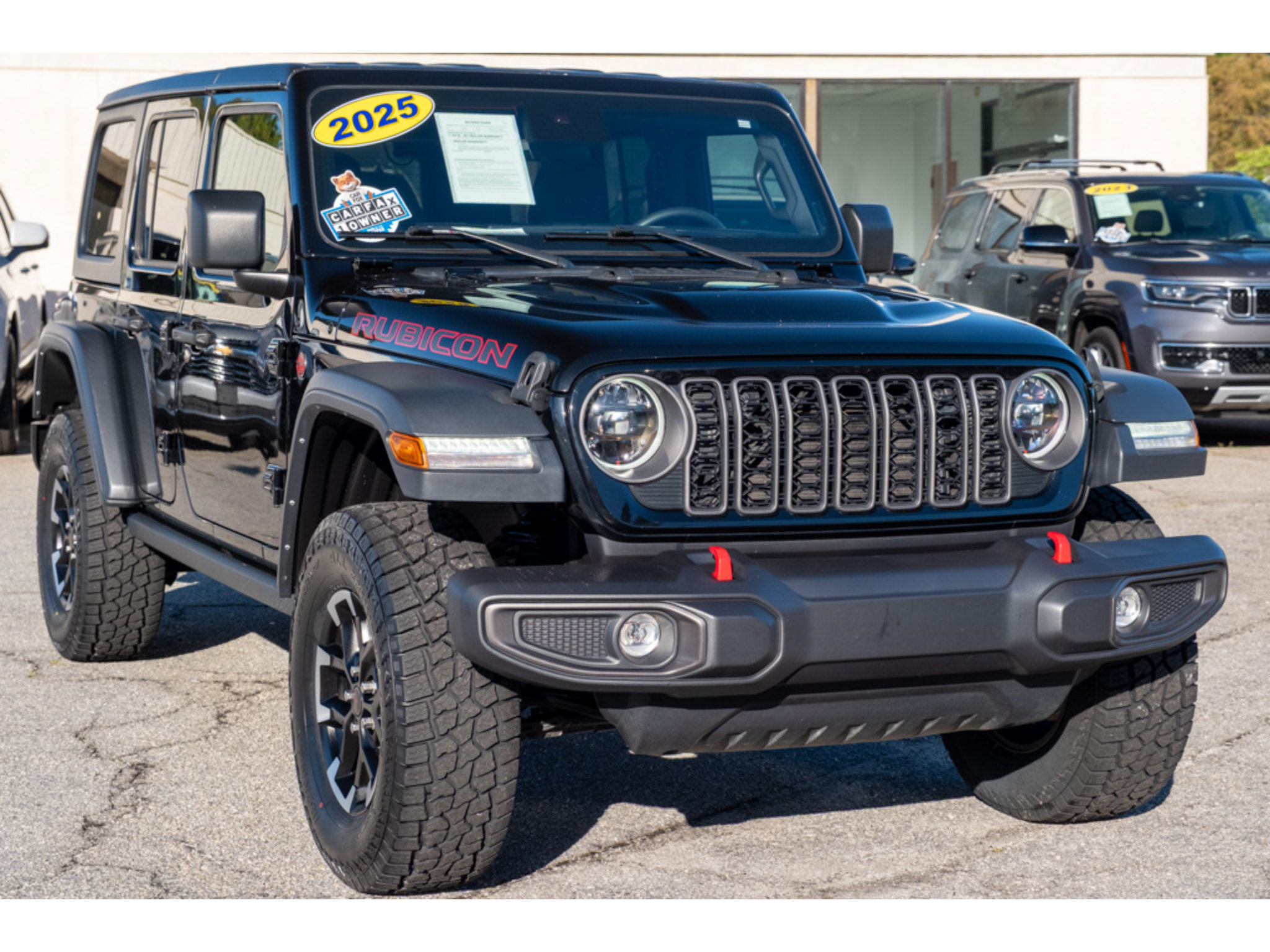 Used 2025 Jeep Wrangler Unlimited Rubicon AWD/4WD image 3