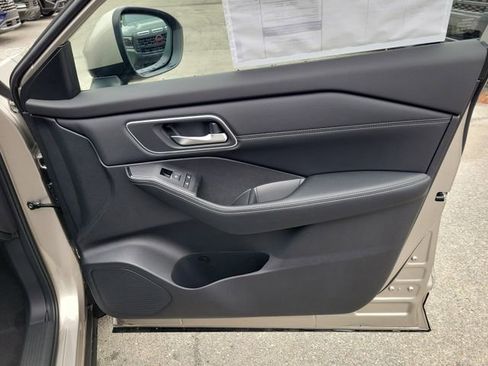 Used 2026 Nissan Rogue Platinum w/ Platinum Premium Package image 34