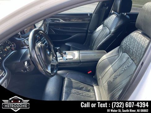 Used 2019 BMW 750i image 17