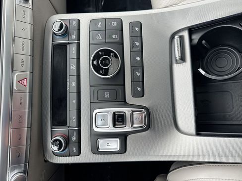 Used 2022 Hyundai Palisade Calligraphy w/ Winter Package image 20