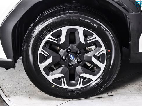 Used 2025 Subaru Forester Premium AWD/4WD image 10
