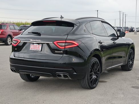 Used 2018 Maserati Levante AWD/4WD image 5