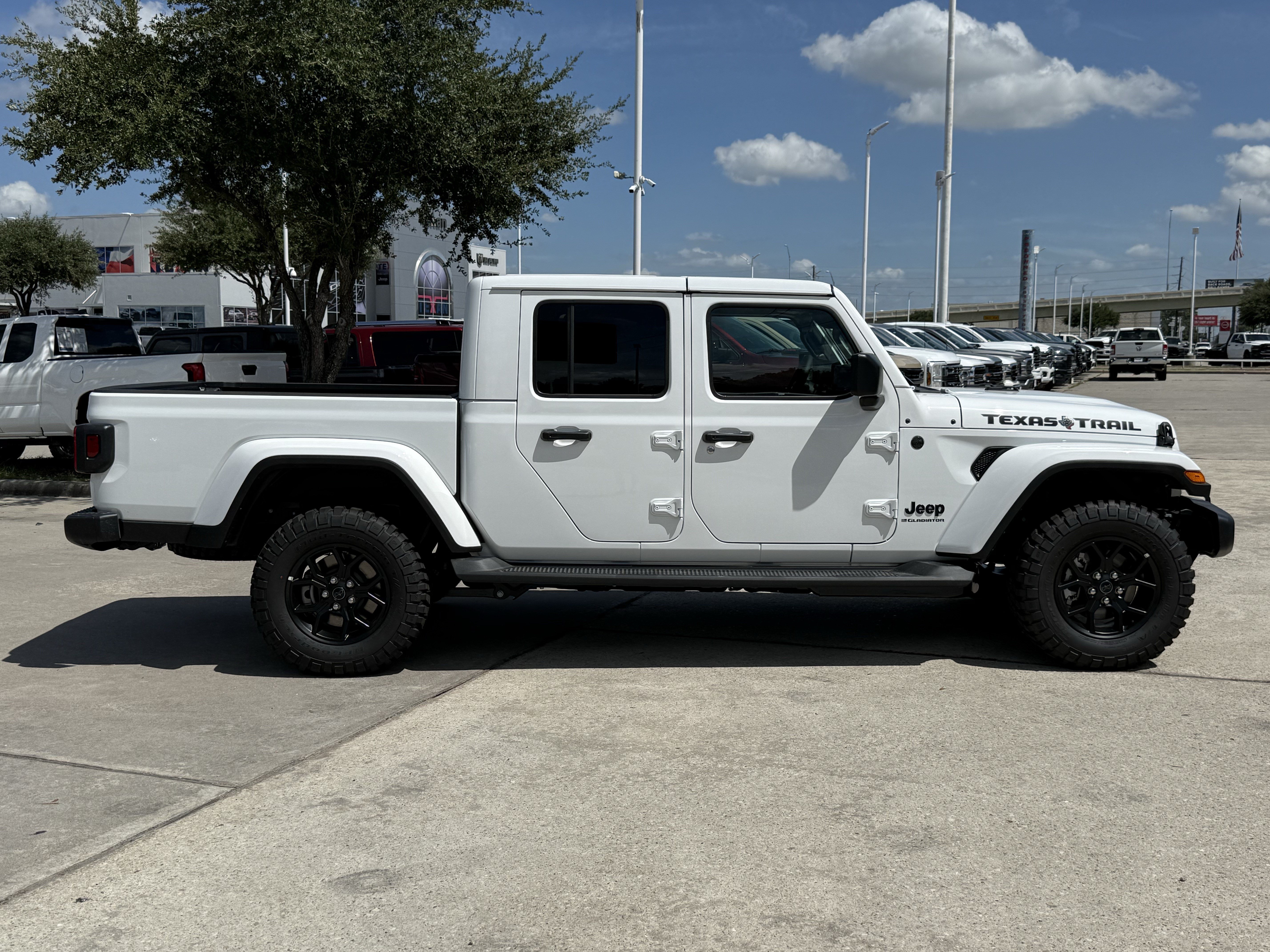 New 2026 Jeep Gladiator Sport AWD/4WD image 3