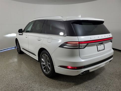 Used 2020 Lincoln Aviator Grand Touring w/ Class IV Trailer Tow Package image 3