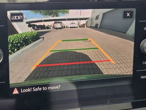 Used 2025 Volkswagen Taos SE AWD/4WD image 23