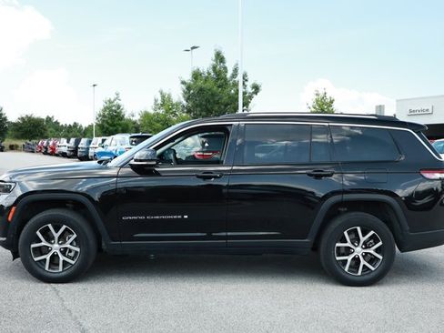 Used 2023 Jeep Grand Cherokee L Limited RWD image 9
