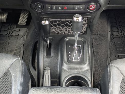 Used 2017 Jeep Wrangler Unlimited Sahara image 22