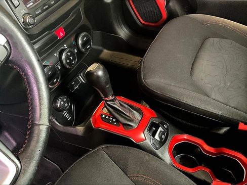 Used 2016 Jeep Renegade Trailhawk AWD/4WD image 18