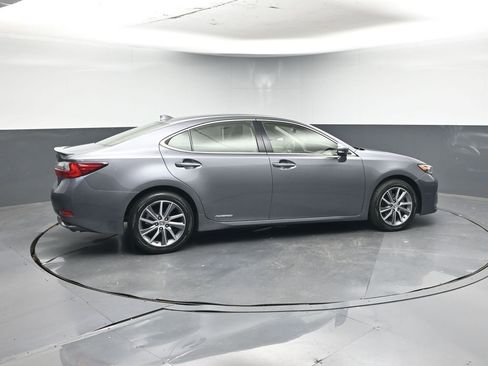 Used 2017 Lexus ES 300h image 5