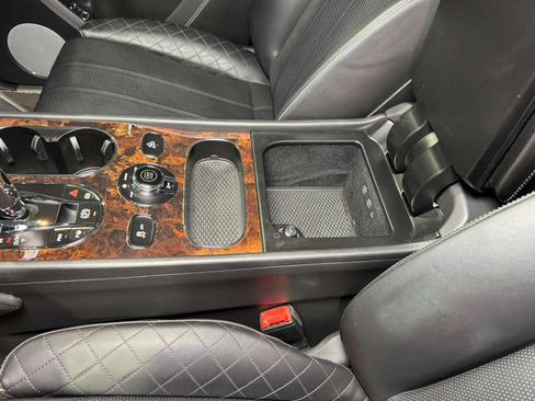 Used 2018 Bentley Bentayga image 33