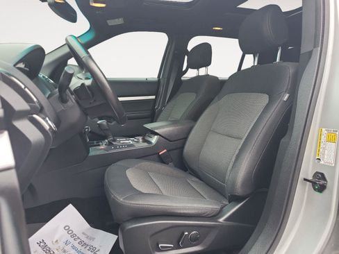 Used 2016 Ford Explorer XLT w/ Equipment Group 201A image 10