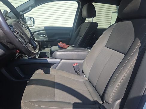 Used 2018 Nissan Titan SV w/ SV Convenience Package RWD image 21