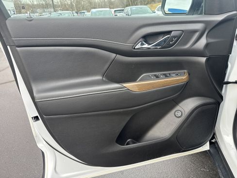 Used 2021 GMC Acadia SLE w/ Driver Convenience Package image 6