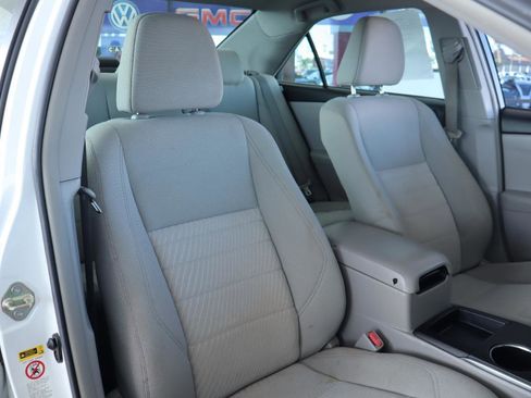 Used 2015 Toyota Camry LE image 36