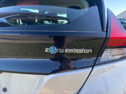 Used 2022 Nissan Leaf S image 11