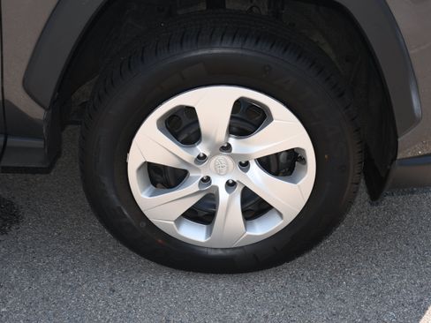 Used 2023 Toyota RAV4 LE FWD image 20