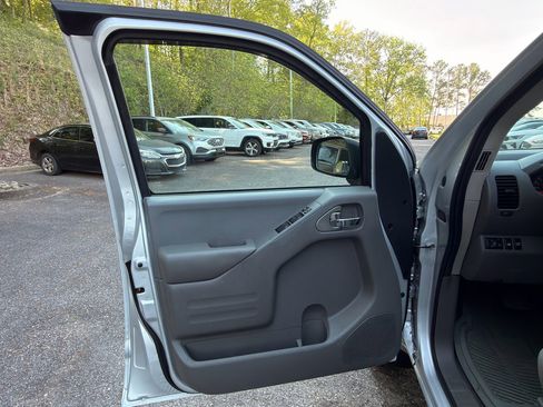 Certified 2019 Nissan Frontier SV AWD/4WD image 9