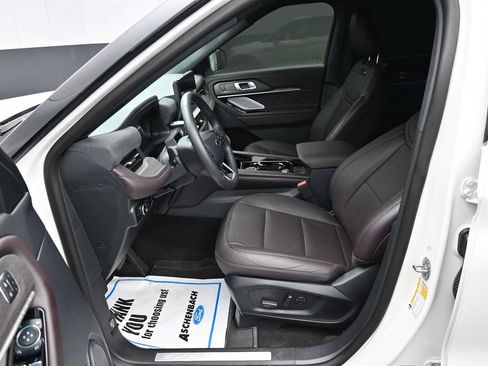 Certified 2026 Ford Explorer Platinum w/ LUX Leather Package AWD/4WD image 30