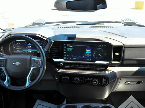 Used 2025 Chevrolet Silverado 2500 LT image 40