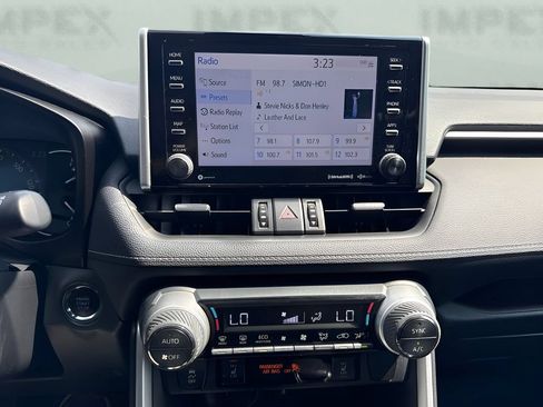 Used 2019 Toyota RAV4 Limited FWD image 9