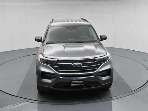 Used 2023 Ford Explorer XLT image 44