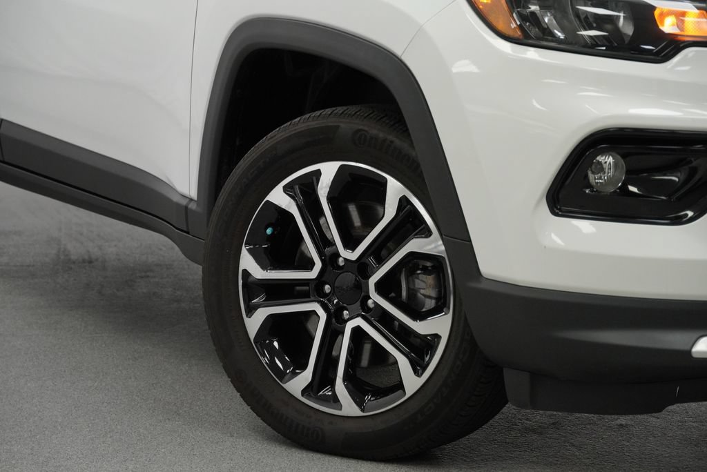 Certified 2024 Jeep Compass Limited w/ Sun and Sound Group AWD/4WD image 10