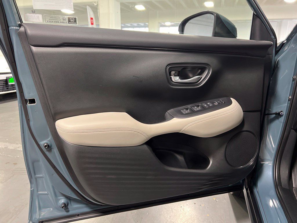 Used 2025 Honda HR-V LX image 37