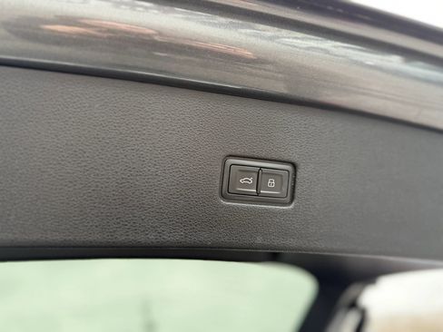 Used 2019 Audi Q8 Premium Plus w/ Premium Plus image 12