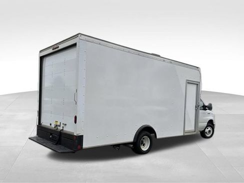 Used 2022 Ford E-450 and Econoline 450 Super Duty w/ Power Windows & Locks Group RWD image 5